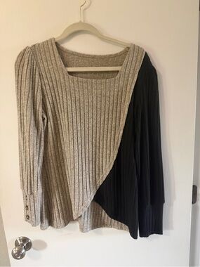 Two-Tone Ribbed Sweater Top in Beige and Black